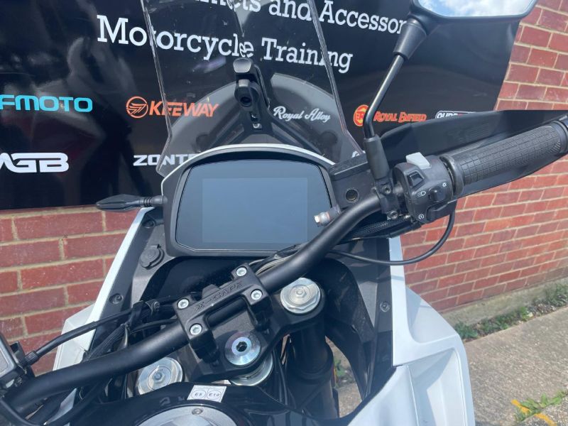 moto morini X-CAPE 650