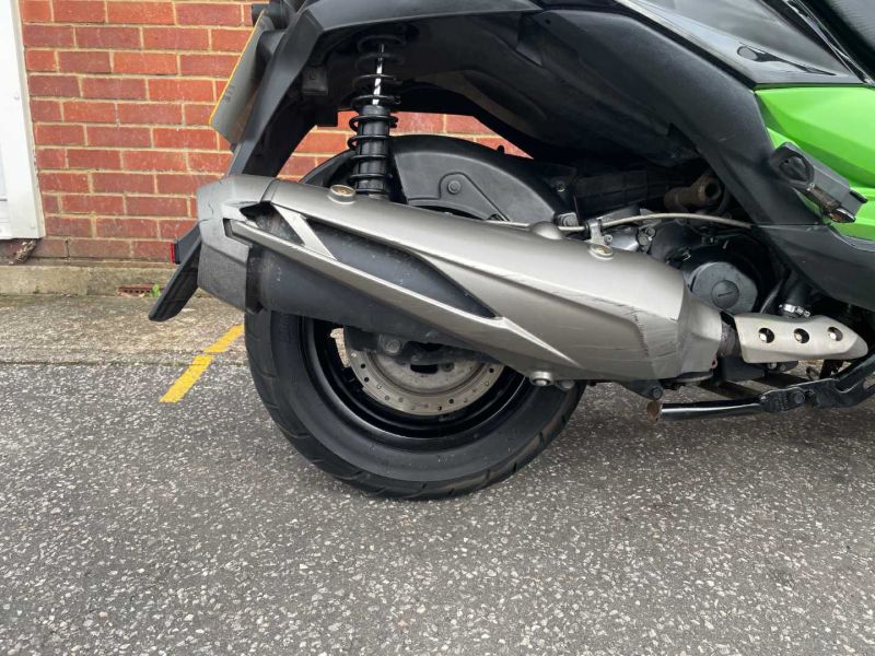 kawasaki J300