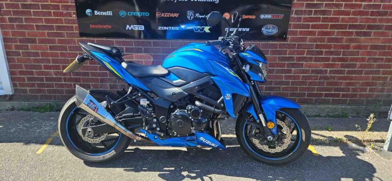 suzuki GSXS750