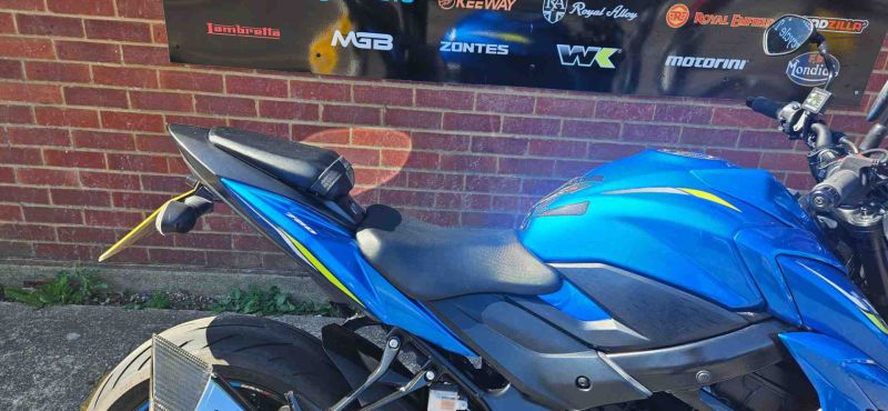 suzuki GSXS750