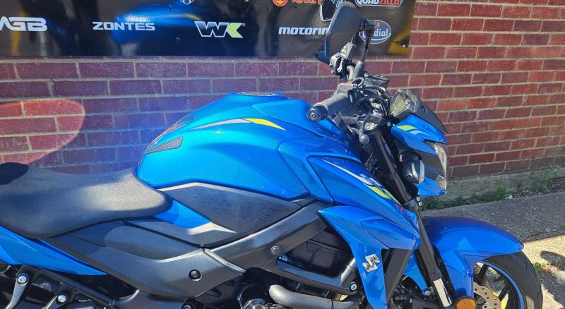 suzuki GSXS750