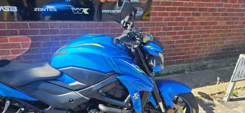 suzuki GSXS750