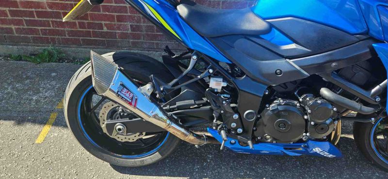 suzuki GSXS750