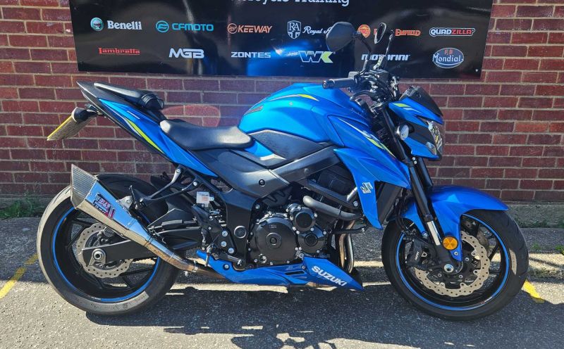 suzuki GSXS750