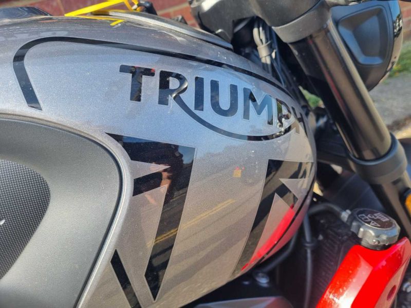triumph TRIDENT