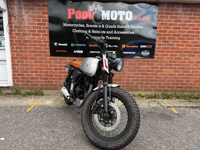 mutt AKITA 125