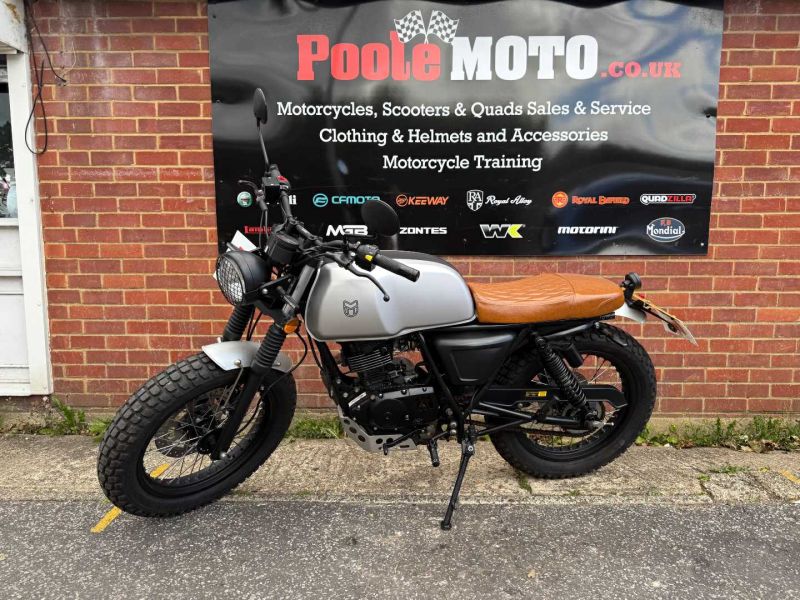 mutt AKITA 125