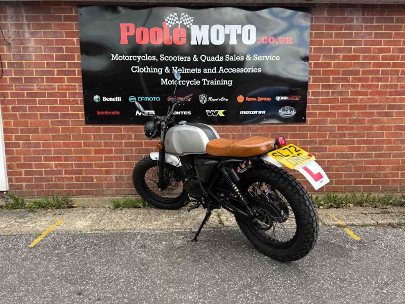 mutt AKITA 125