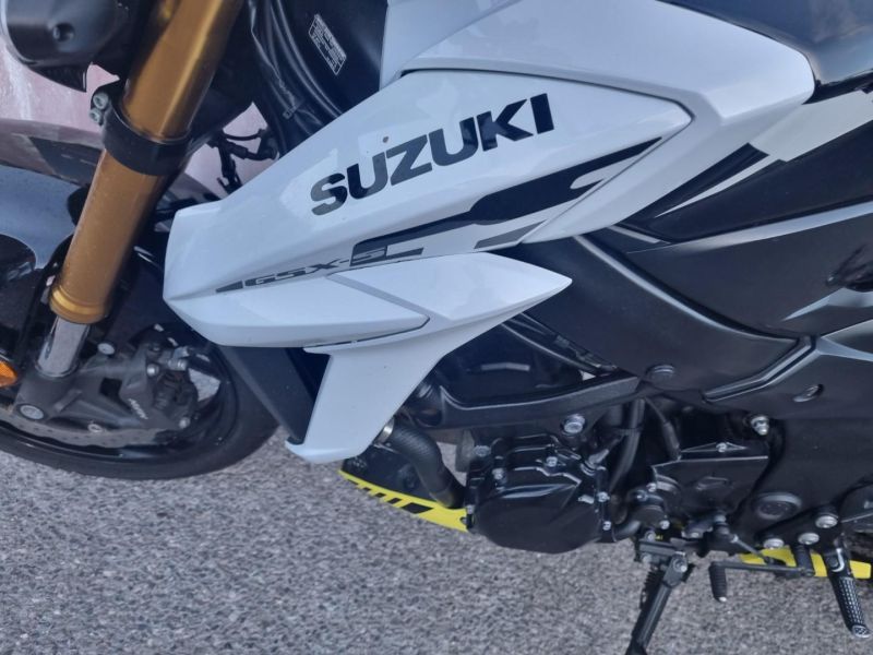 suzuki GSXS750