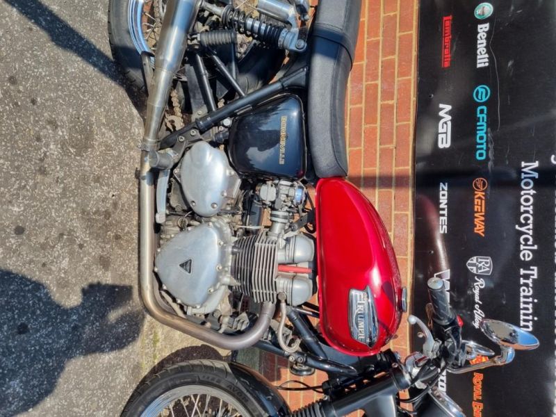 triumph BONNEVILLE