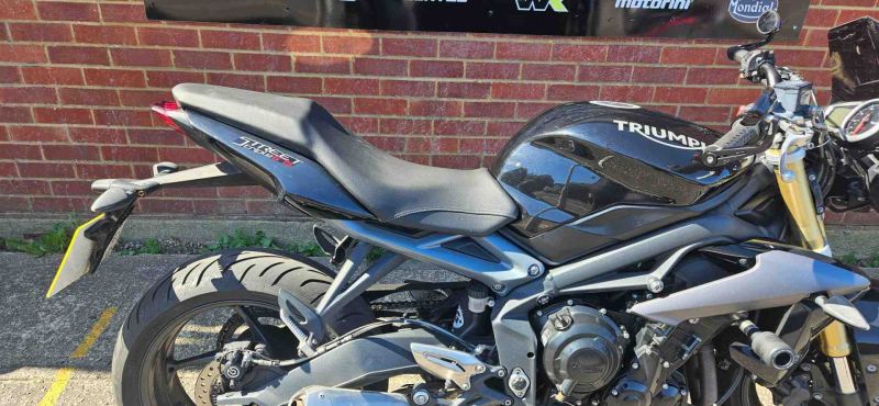 triumph TRUIMPH STREET TRIPLE