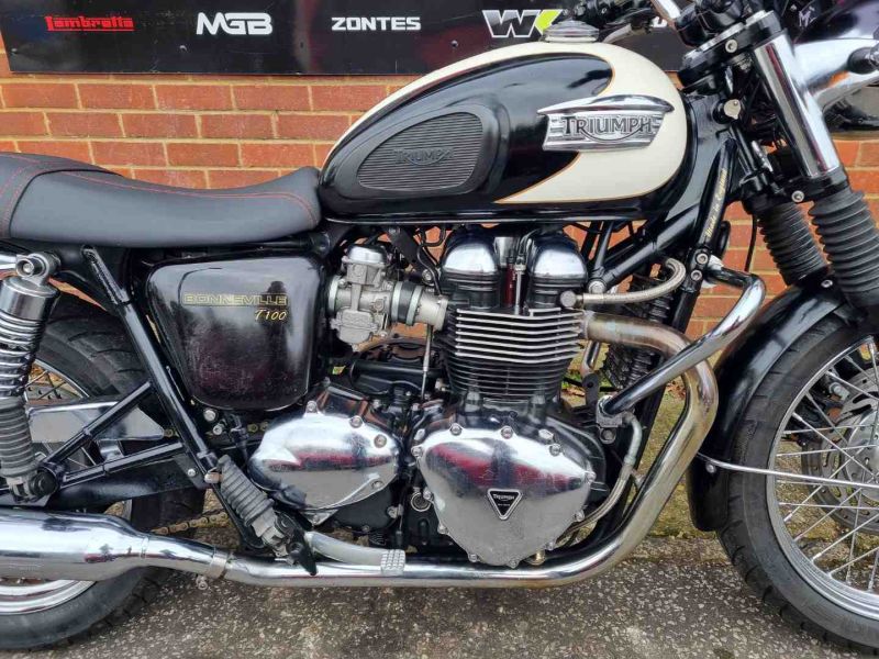 triumph T100