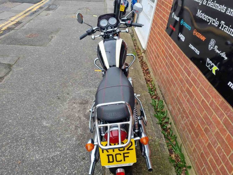 triumph T100