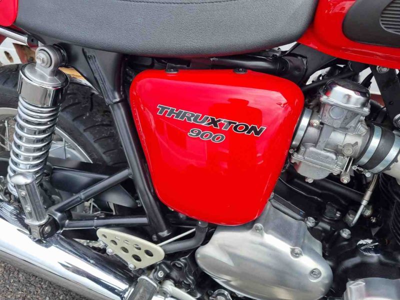 triumph THRUXTON