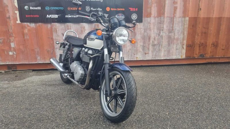 triumph BONNEVILLE
