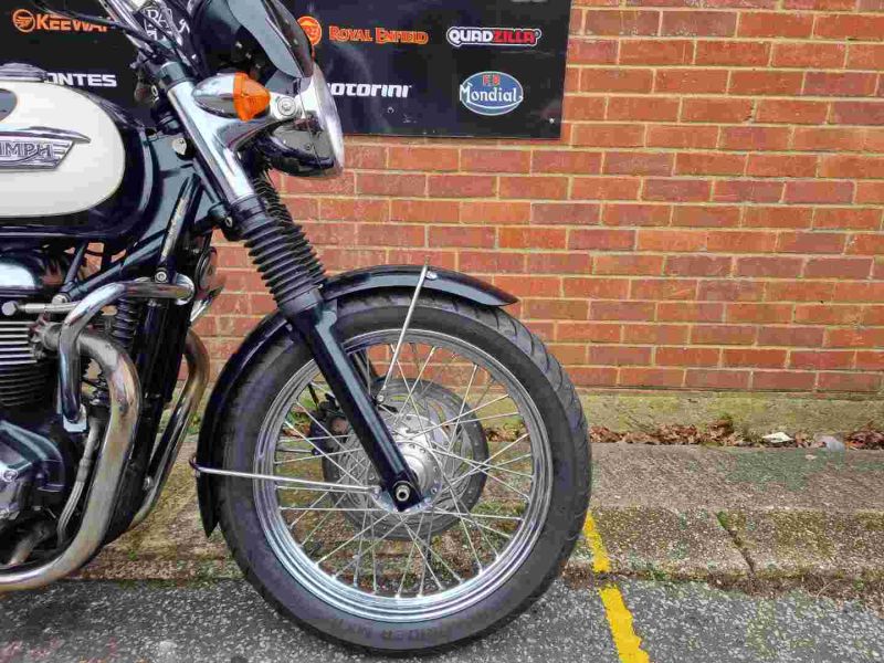 triumph T100