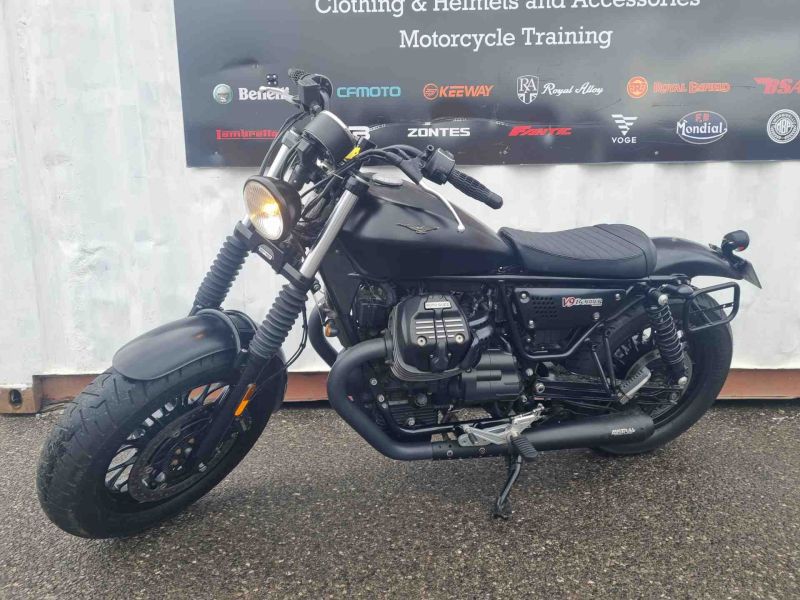 moto guzzi V9 BOBBER