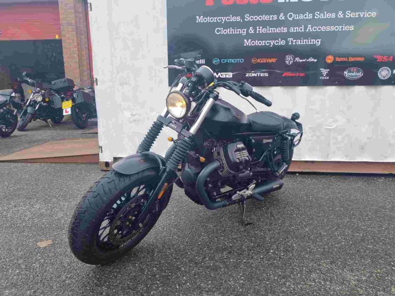 moto guzzi V9 BOBBER