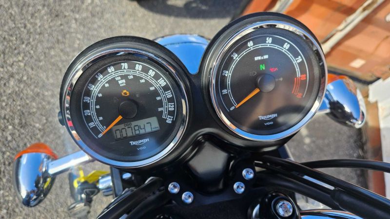 triumph BONNEVILLE 865