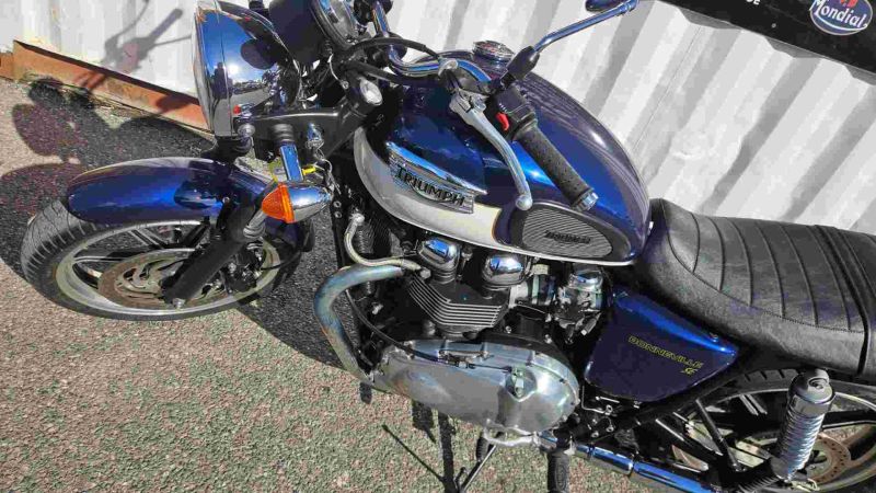 triumph BONNEVILLE 865