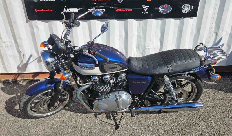 triumph BONNEVILLE 865