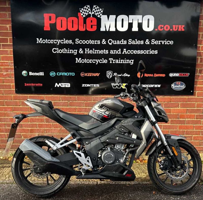 um XSTREET RS 125