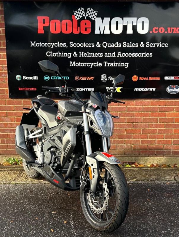 um XSTREET RS 125