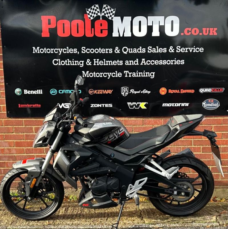 um XSTREET RS 125